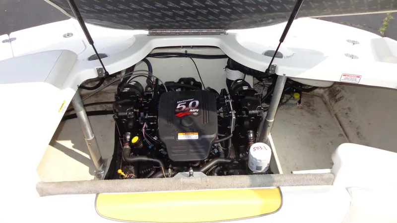 Slide: The Image of 2007 Monterey 214 FS boat engine compartment with 5.0 MPI engine. - 14