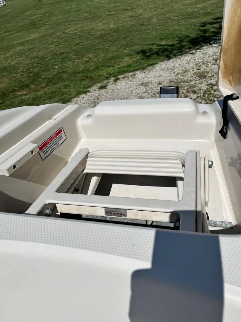 Slide: The Image of Sea Ray 200 Sundeck 2006 - 24