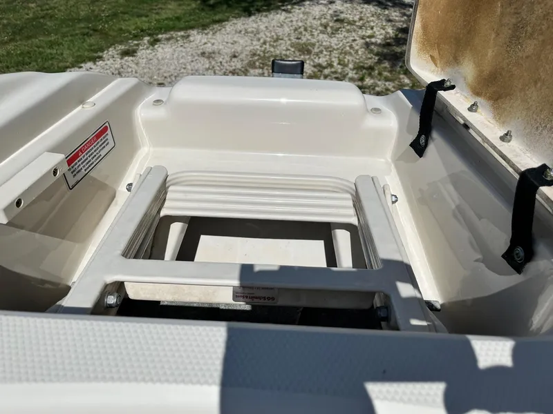 Slide: The Image of Sea Ray 200 Sundeck 2006 - 25