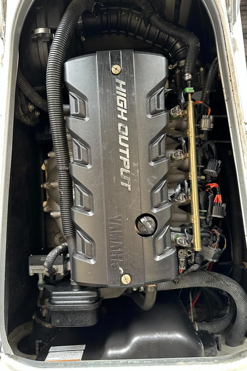 Slide: The Image of 2009 Yamaha WaveRunner FX Cruiser H/O engine compartment. - 15
