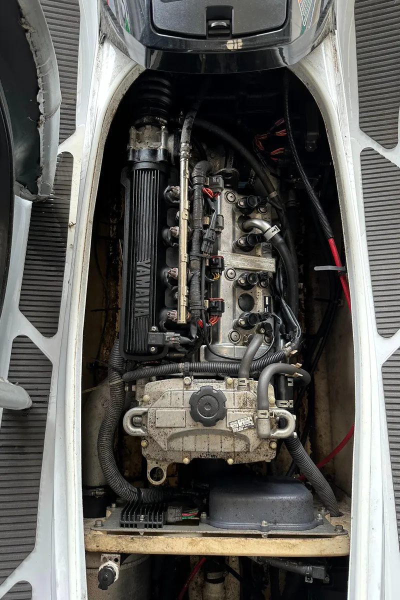 Slide: The Image of 2009 Yamaha WaveRunner FX Cruiser H/O engine compartment. - 26