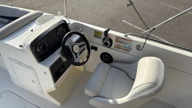 Slide: The Image of Hurricane SUNDECK SPORT 201 OB W/150HP 2023 - 11