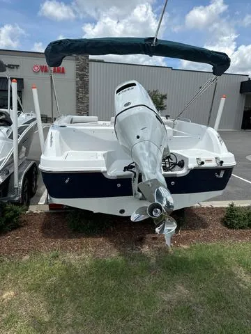 Slide: The Image of Hurricane SUNDECK SPORT 201 OB W/150HP 2023 - 4