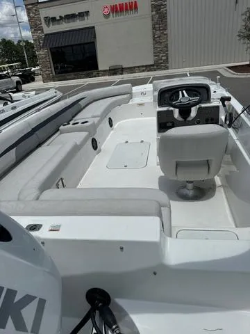 Slide: The Image of Hurricane SUNDECK SPORT 201 OB W/150HP 2023 - 5