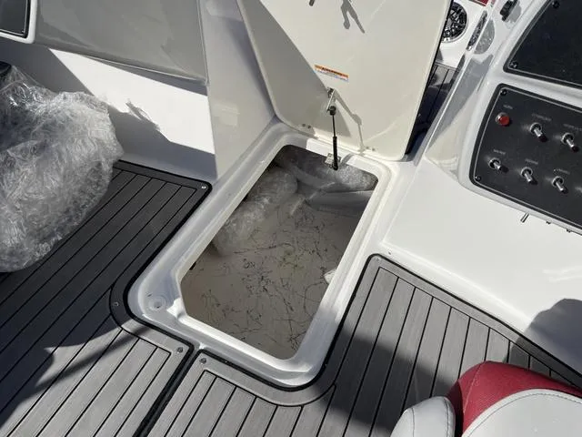 Slide: The Image of Hurricane SUNDECK SPORT 192 OB W/140HP 2023 - 12