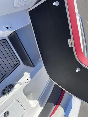 Slide: The Image of Hurricane SUNDECK SPORT 192 OB W/140HP 2023 - 15