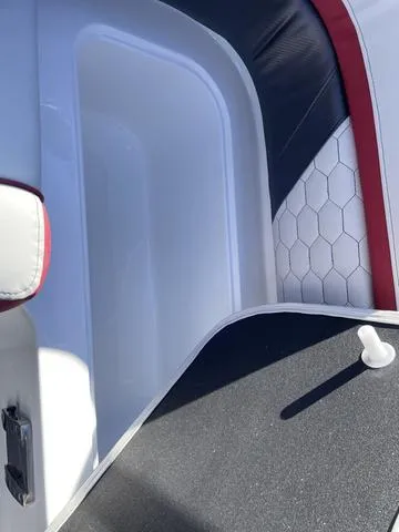 Slide: The Image of Hurricane SUNDECK SPORT 192 OB W/140HP 2023 - 18