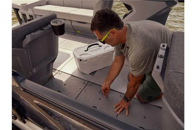 Slide: The Image of Sea-Doo Switch Cruise 21 2023 - 3