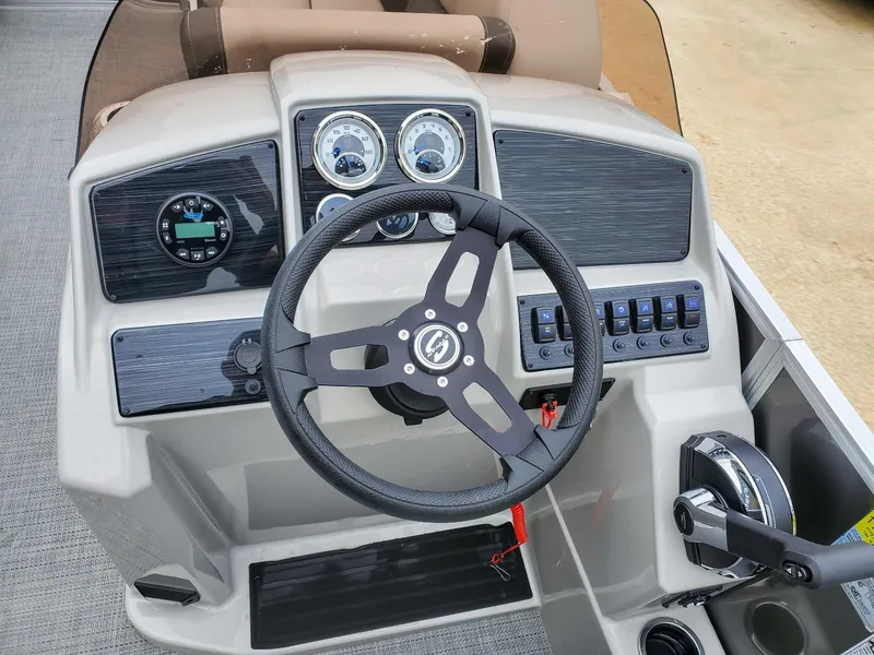 Slide: The Image of Sylvan Mirage 8522 LZ 2023 - 15