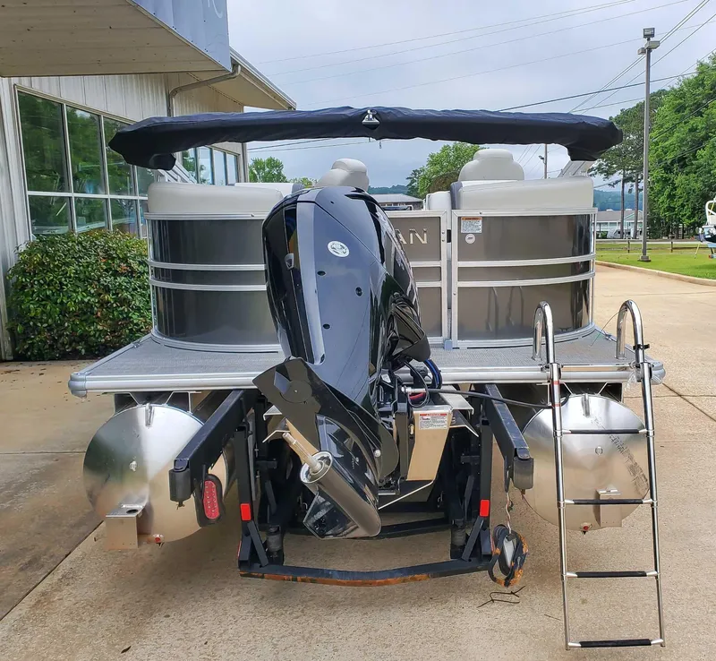 Slide: The Image of Sylvan Mirage 8522 LZ 2023 - 8