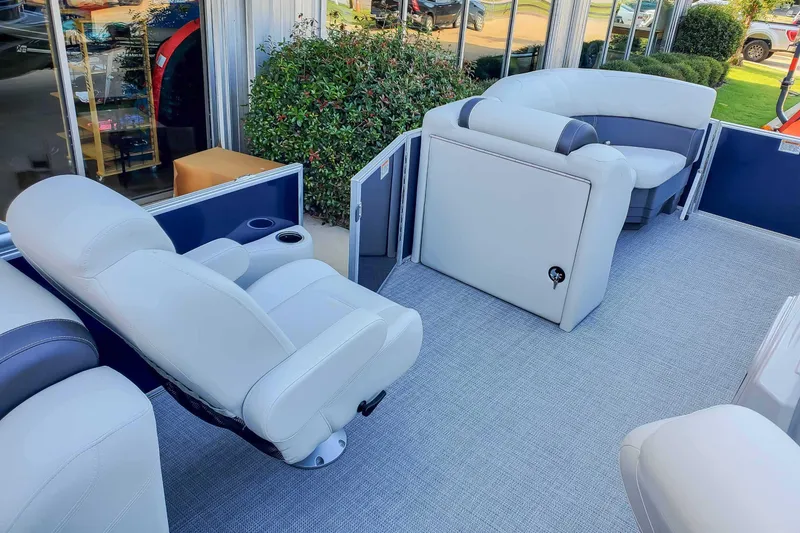 Slide: The Image of Sylvan Mirage 8522 LZ 2023 - 12