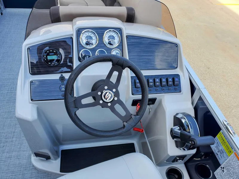 Slide: The Image of Sylvan Mirage 8522 LZ 2023 - 14