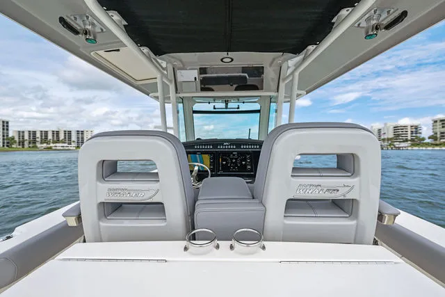 Slide: The Image of Boston Whaler 33 OUTRAGE 2023 - 17