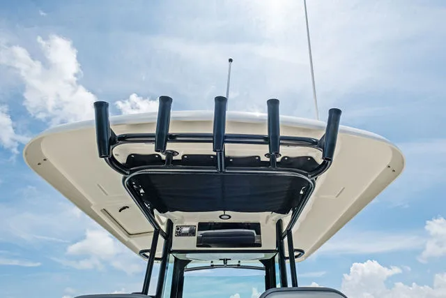 Slide: The Image of Boston Whaler 33 OUTRAGE 2023 - 16