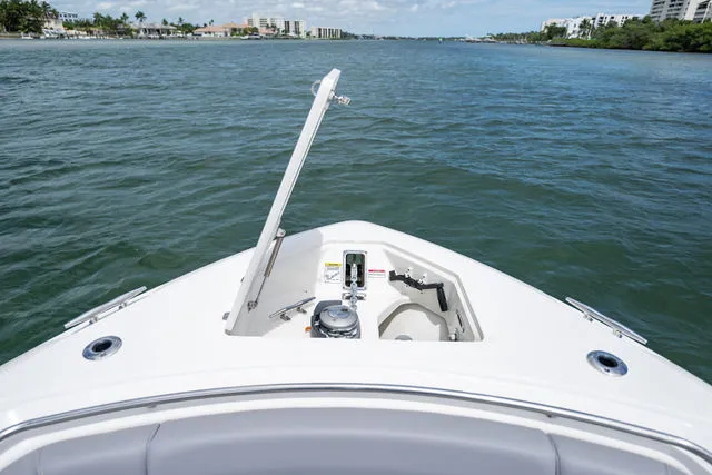 Slide: The Image of Boston Whaler 33 OUTRAGE 2023 - 5