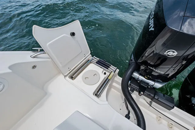 Slide: The Image of Boston Whaler 33 OUTRAGE 2023 - 12