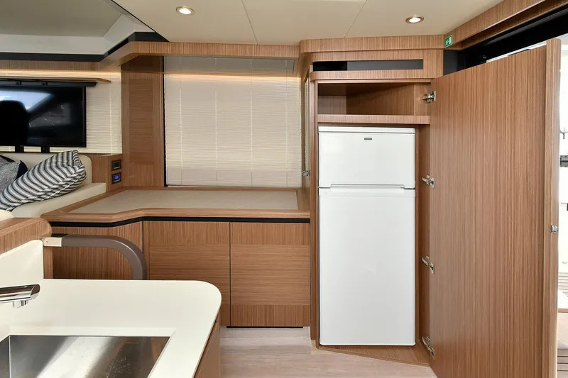 Slide: The Image of Salon / Galley - 29