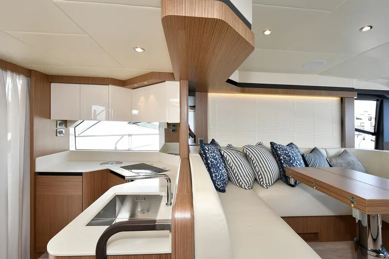 Slide: The Image of Salon / Galley - 31