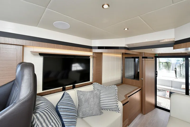 Slide: The Image of Salon  - 35