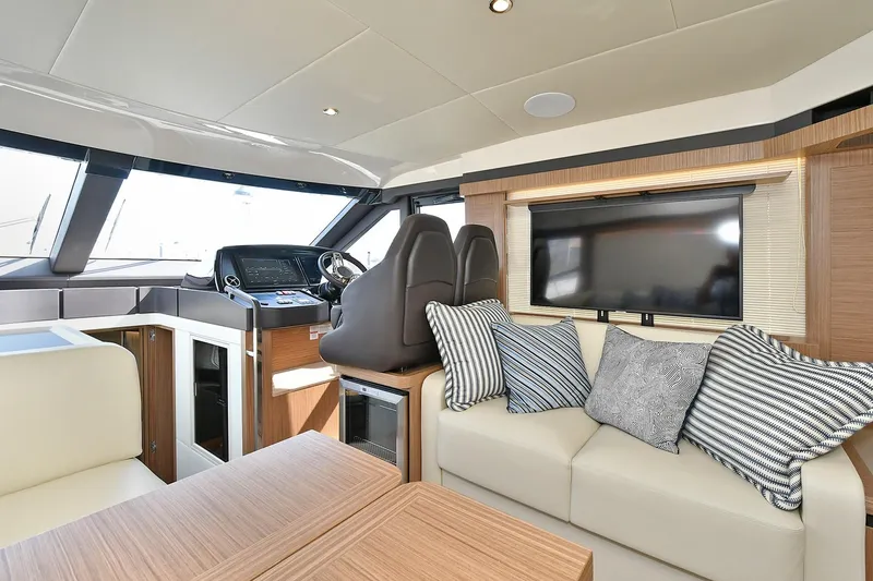 Slide: The Image of Salon  - 36