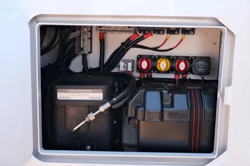 Slide: The Image of Makaira Gen3 800 2023 battery compartment with wiring and connectors. - 37