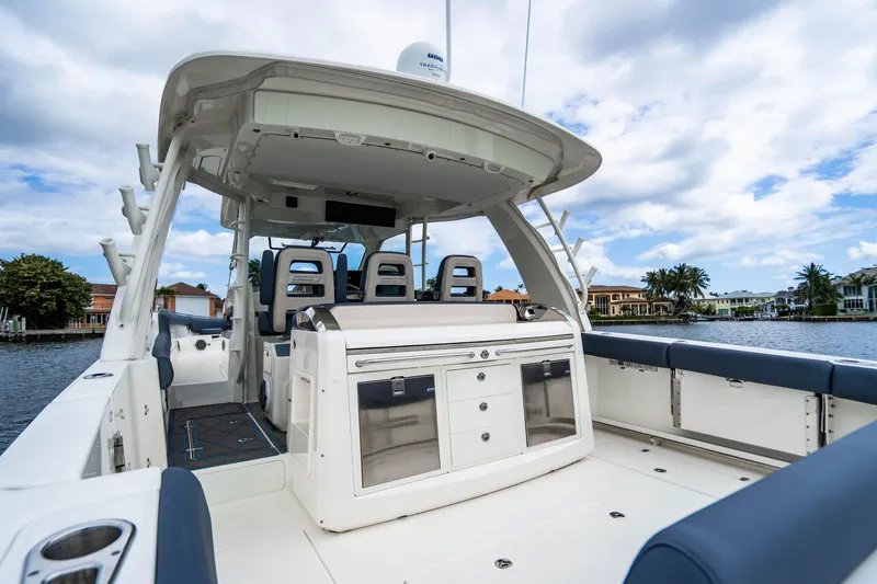 Slide: The Image of Boston Whaler 420 Outrage 2016 - 51