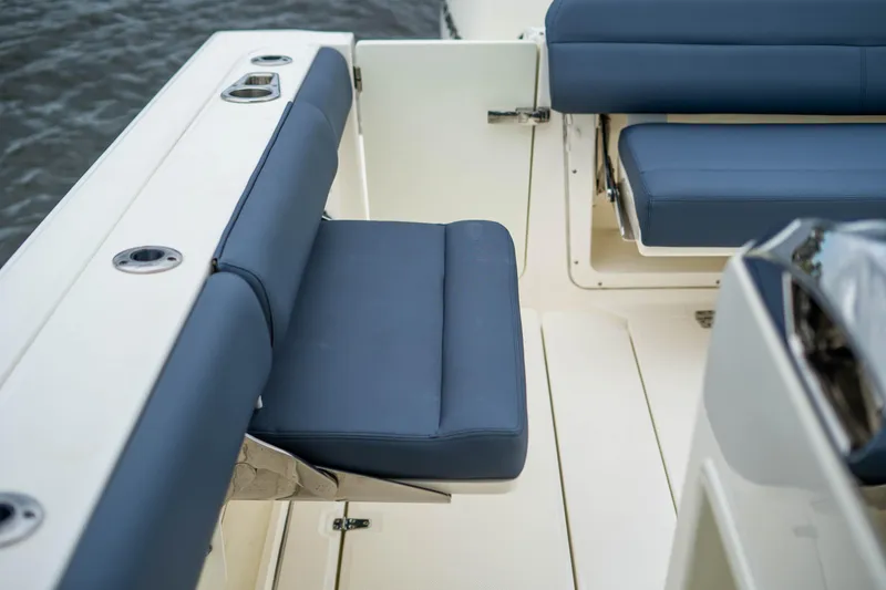 Slide: The Image of Boston Whaler 420 Outrage 2016 - 61