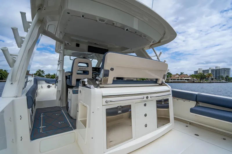 Slide: The Image of Boston Whaler 420 Outrage 2016 - 65