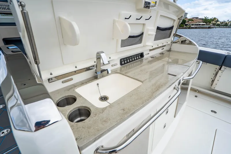 Slide: The Image of Boston Whaler 420 Outrage 2016 - 74