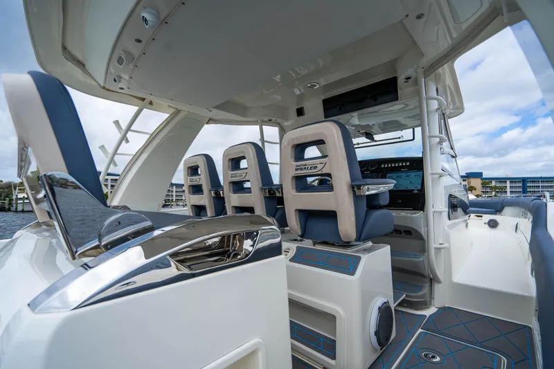 Slide: The Image of Boston Whaler 420 Outrage 2016 - 75