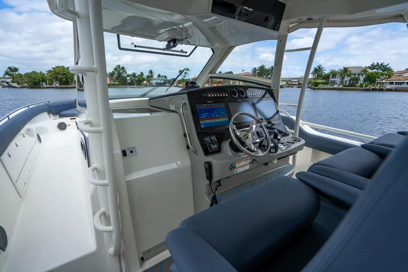 Slide: The Image of Boston Whaler 420 Outrage 2016 - 79