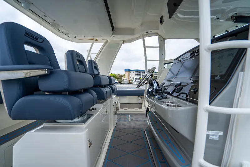 Slide: The Image of Boston Whaler 420 Outrage 2016 - 83