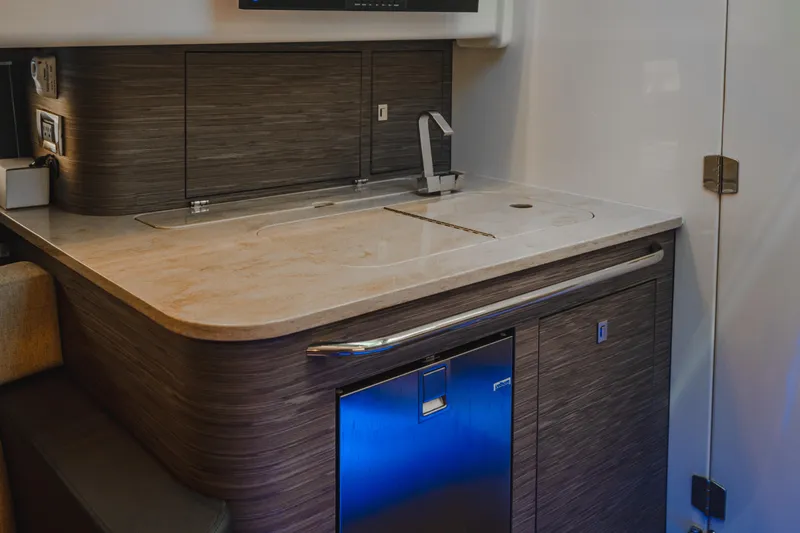 Slide: The Image of Boston Whaler 420 Outrage 2016 - 87