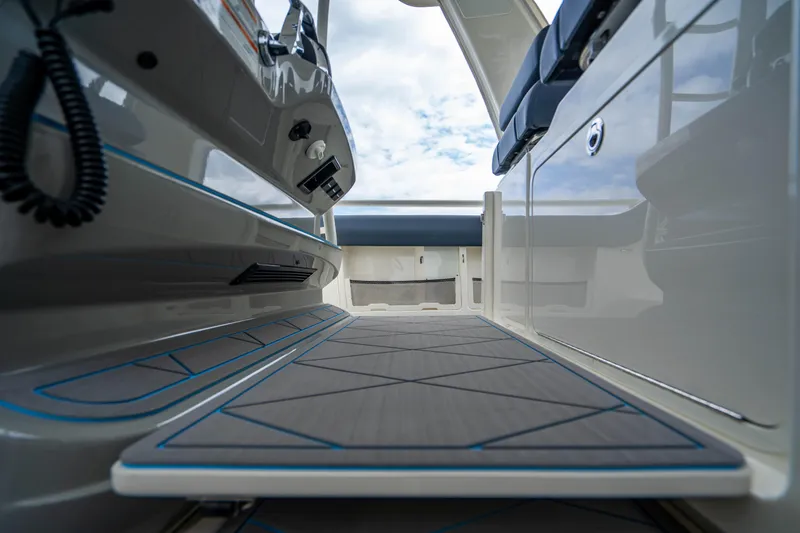 Slide: The Image of Boston Whaler 420 Outrage 2016 - 93