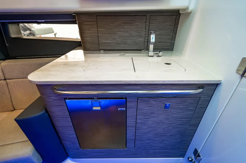 Slide: The Image of Boston Whaler 420 Outrage 2016 - 99