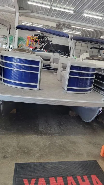 Slide: The Image of 2023 Bennington 23 LSB pontoon boat in showroom. - 16