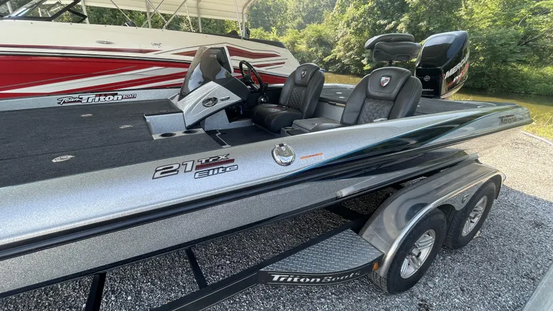 The Image of Triton 21 TrX 2018 - 1