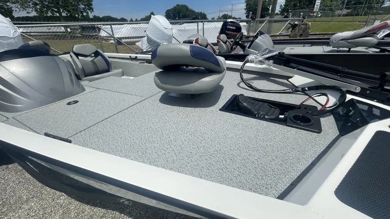 Slide: The Image of G3 Sportsman 1710 Vinyl 2023 - 12