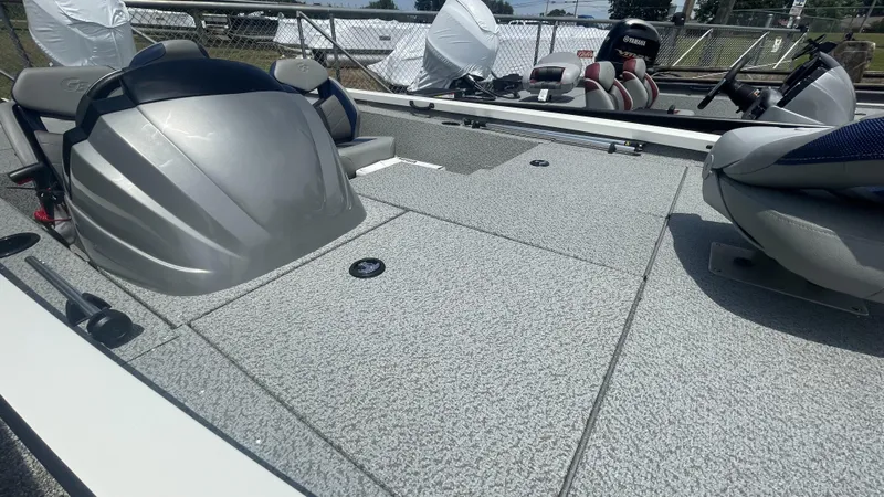 Slide: The Image of G3 Sportsman 1710 Vinyl 2023 - 13