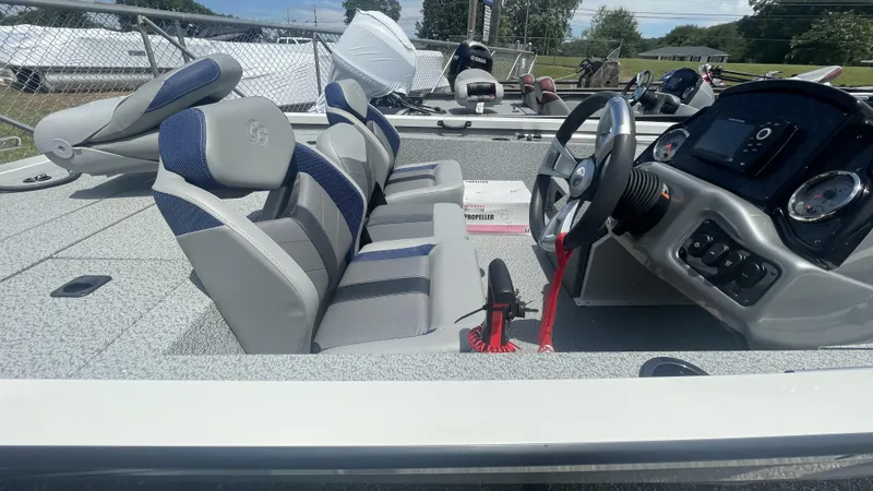 Slide: The Image of G3 Sportsman 1710 Vinyl 2023 - 14