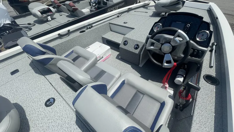 Slide: The Image of G3 Sportsman 1710 Vinyl 2023 - 15