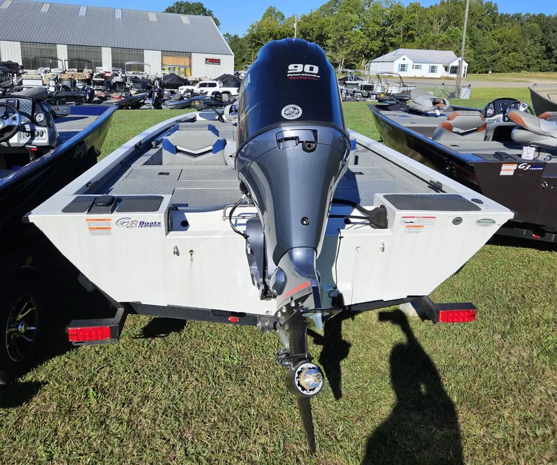 Slide: The Image of G3 Sportsman 1710 Vinyl 2023 - 17