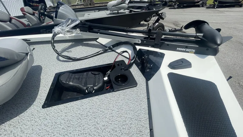 Slide: The Image of G3 Sportsman 1710 Vinyl 2023 - 2