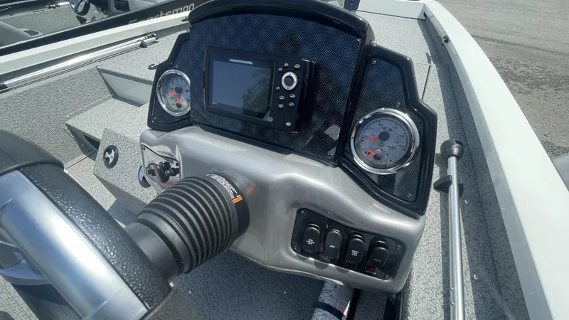 Slide: The Image of G3 Sportsman 1710 Vinyl 2023 - 3