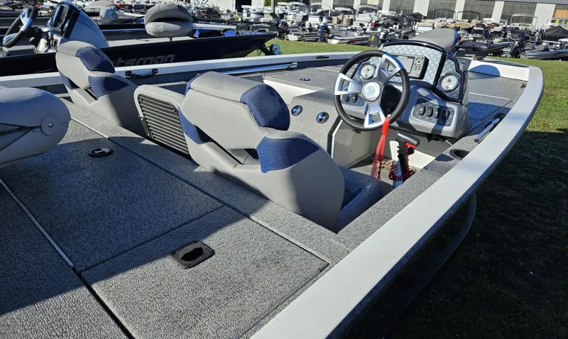 Slide: The Image of G3 Sportsman 1710 Vinyl 2023 - 6