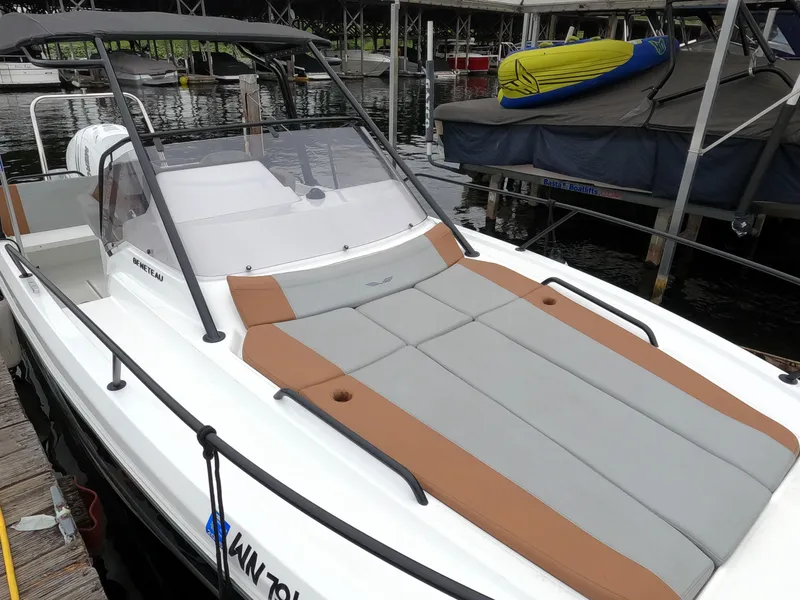 Slide: The Image of 2022 Beneteau Flyer 8 SUNdeck boat docked, featuring spacious sunbathing area. - 24