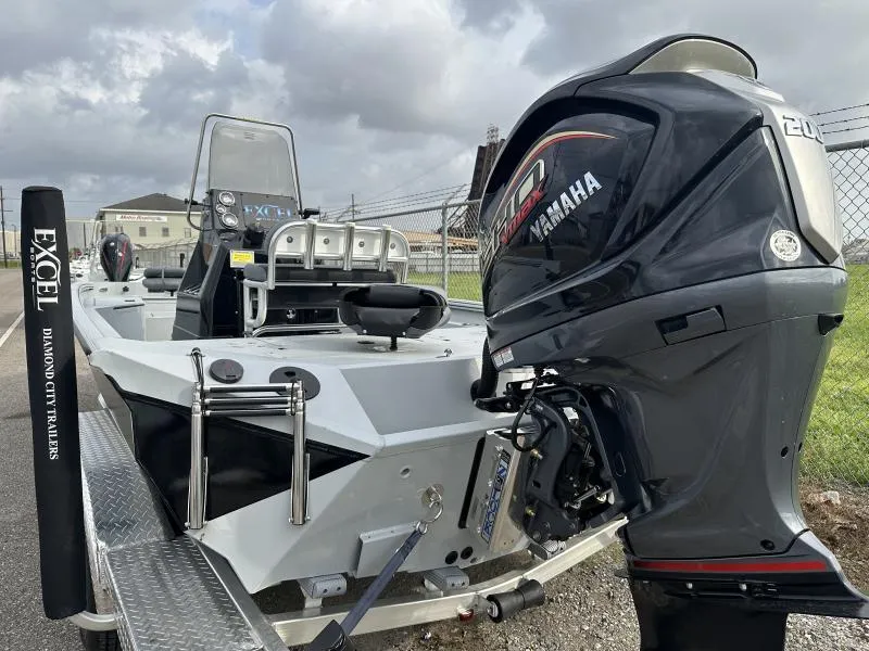 Slide: The Image of Excel Bay Pro 220 2023 - 3