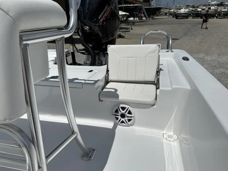 Slide: The Image of Blazer 2220 Fisherman 2023 - 10