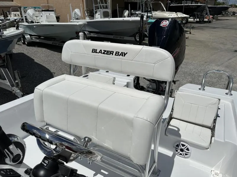 Slide: The Image of Blazer 2220 Fisherman 2023 - 7