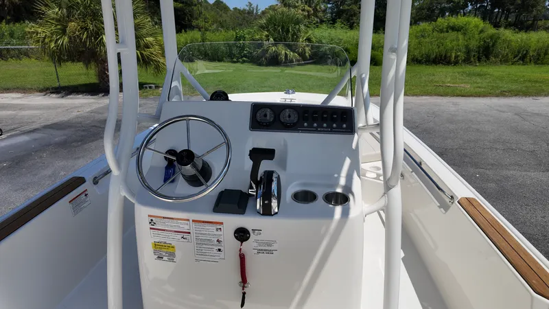 Slide: The Image of Boston Whaler 190 Montauk 2027 - 10